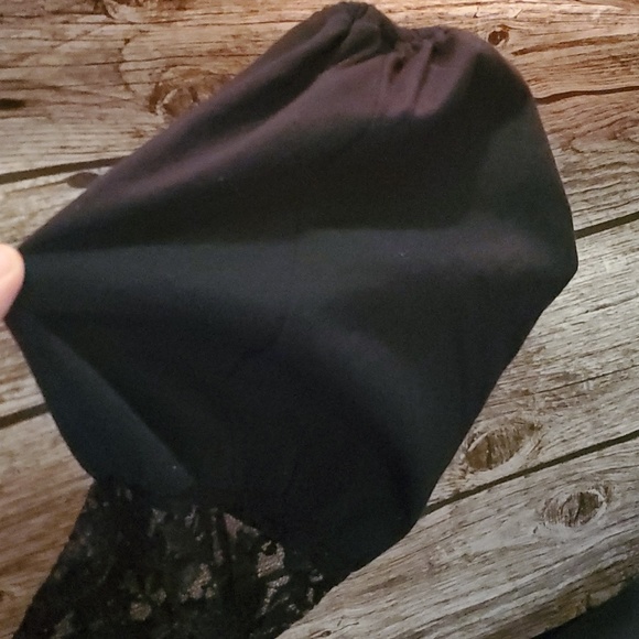 Lacey v-neck blouse - Picture 7 of 7